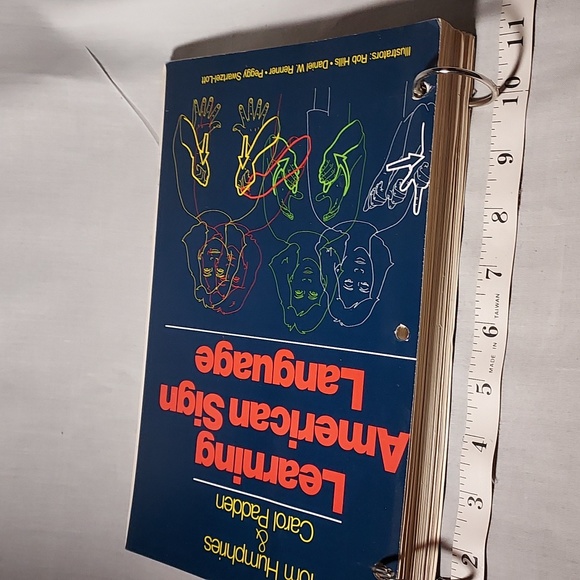 Vintage  Learning American Sign Language Soft Cover Book Illustrated - Picture 9 of 11